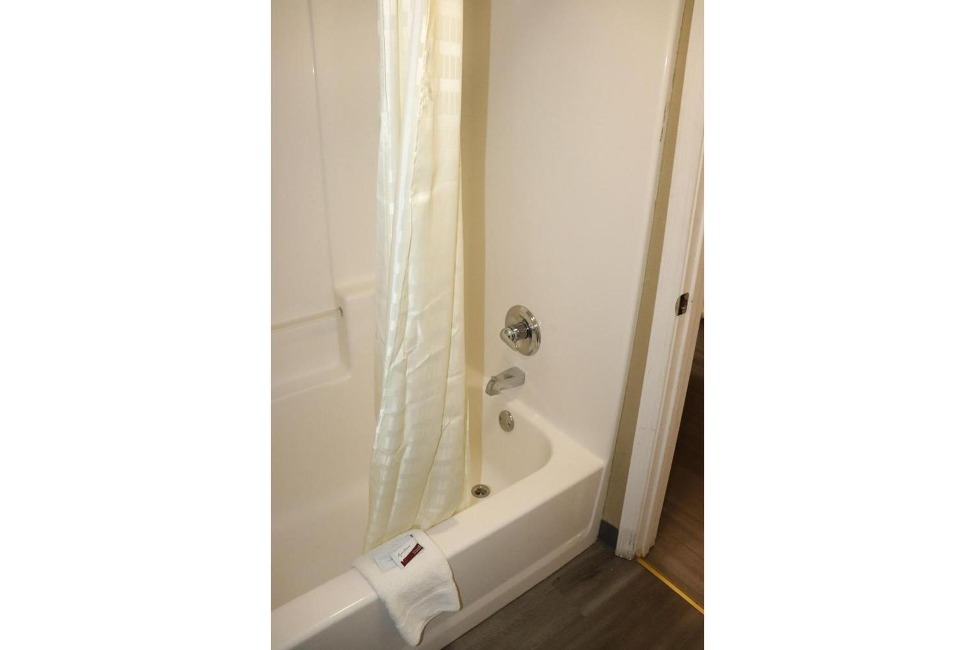 Deluxe Inn & Suites By Oyo Miami Ok Kültér fotó
