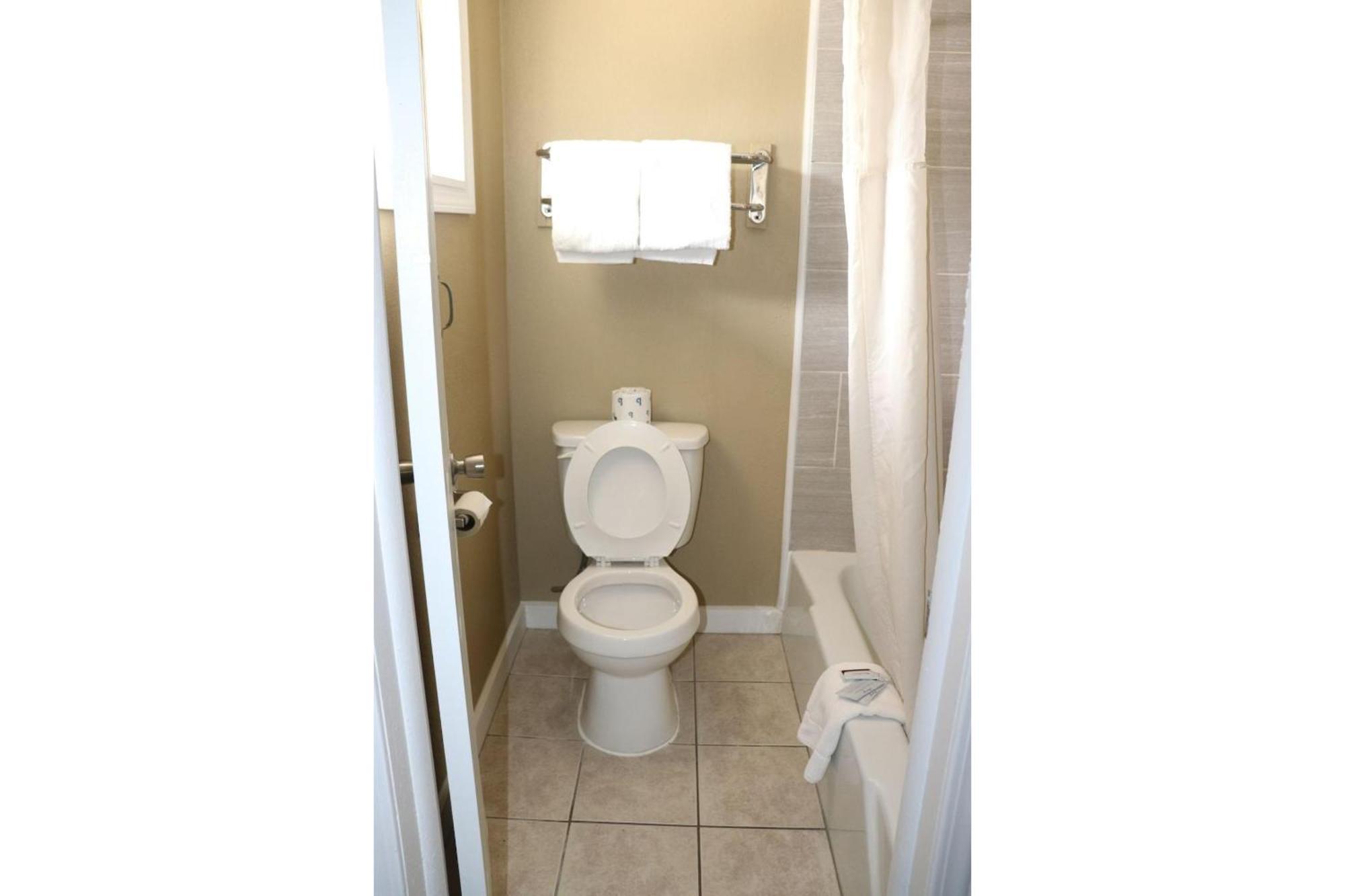 Deluxe Inn & Suites By Oyo Miami Ok Kültér fotó