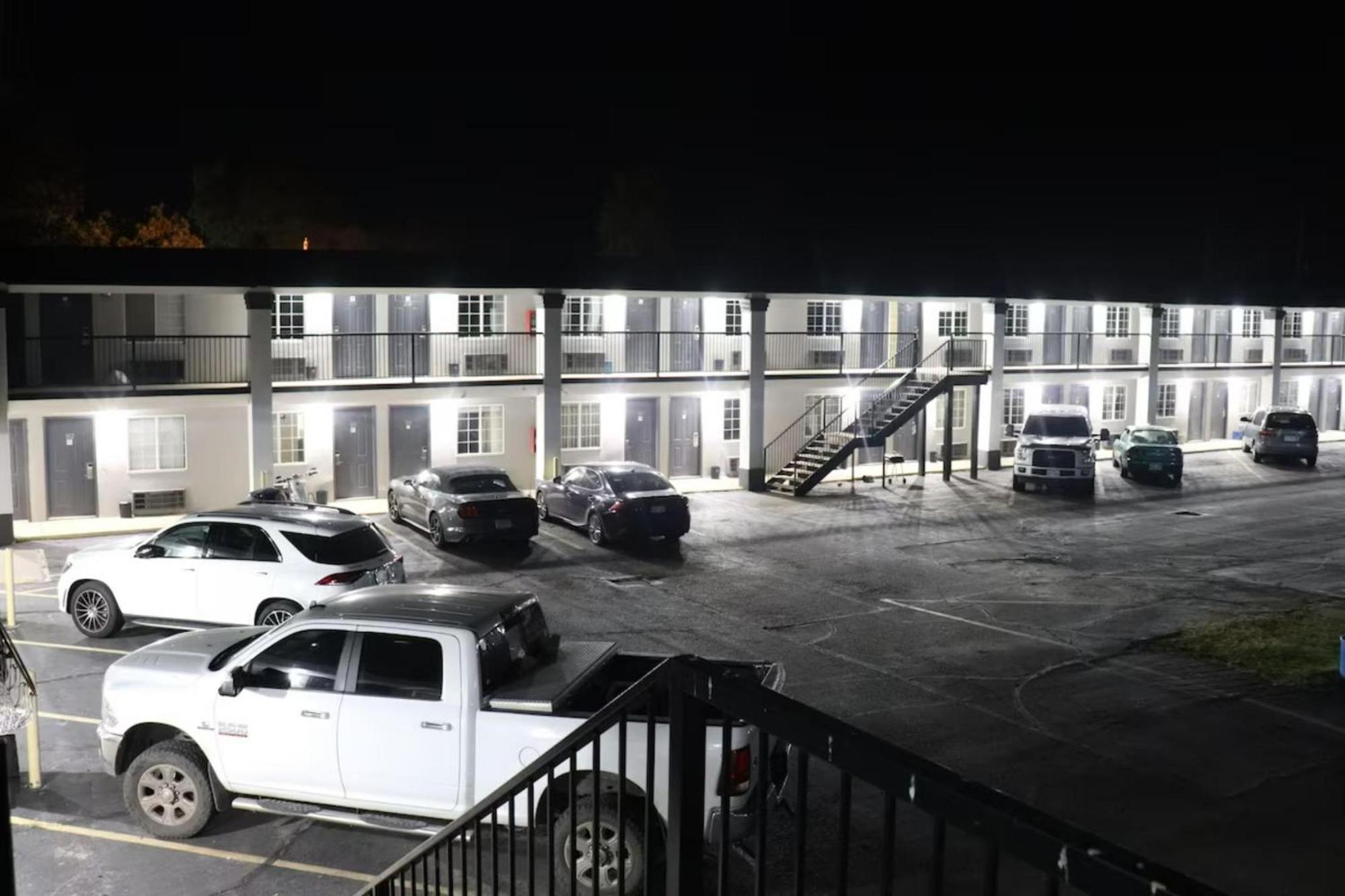 Deluxe Inn & Suites By Oyo Miami Ok Kültér fotó